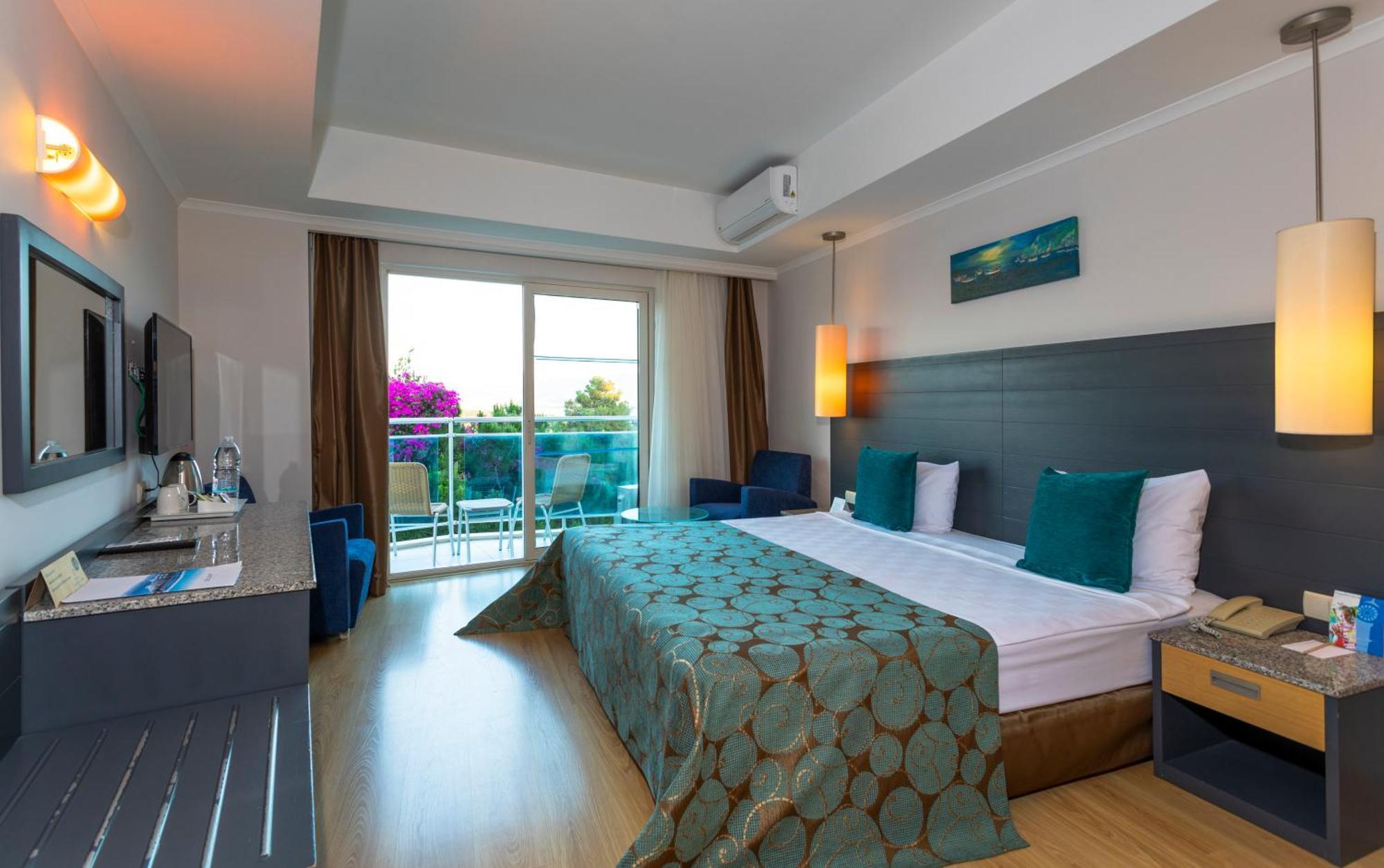 Double or Twin Room with Side Sea View