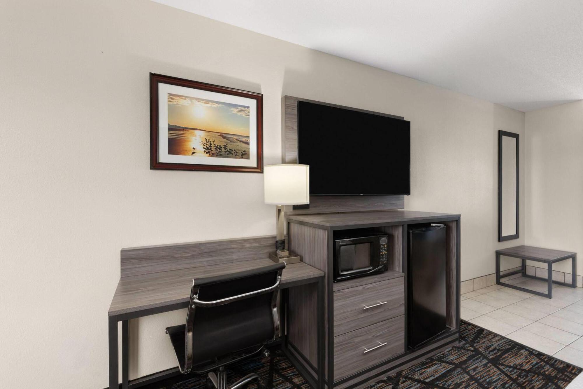 King Studio Suite - Non-Smoking