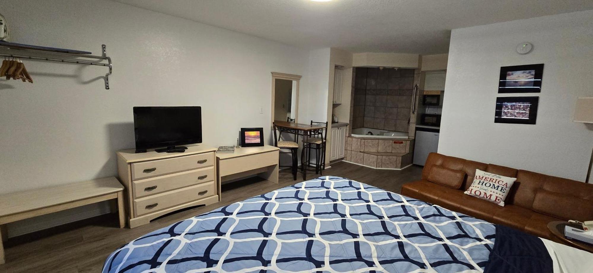 Deluxe King Suite