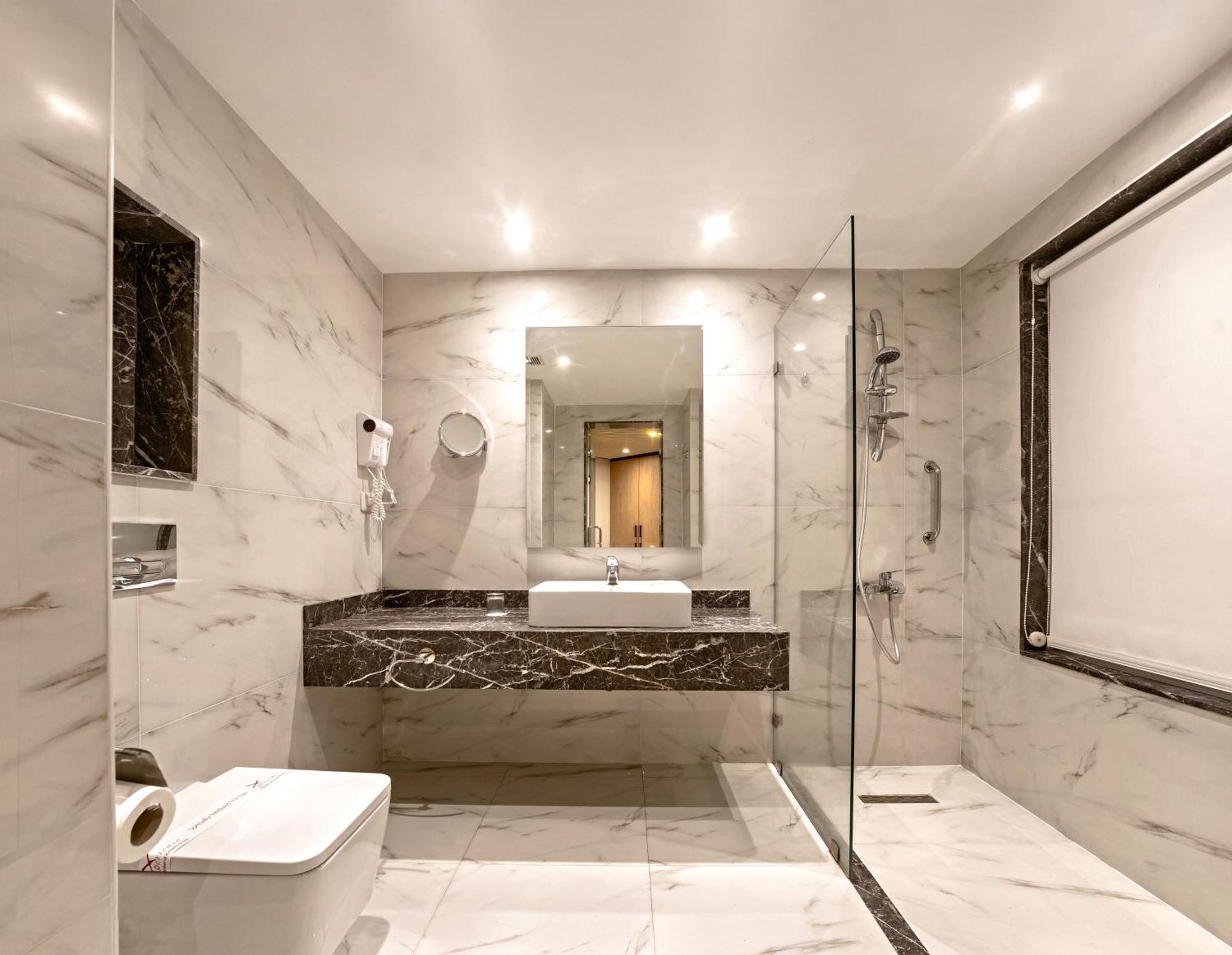 Deluxe Suite mit Whirlpool-Badewanne