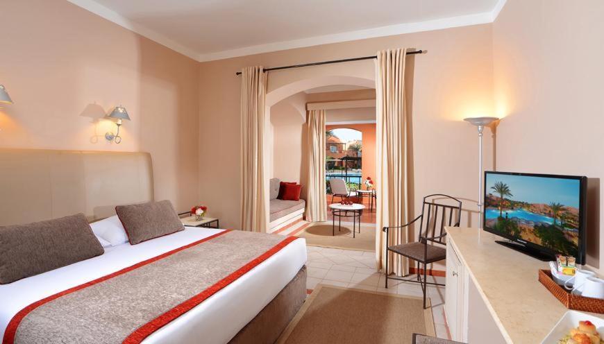Family Queen or Twin Bed Pool View,1694532282:JPEG