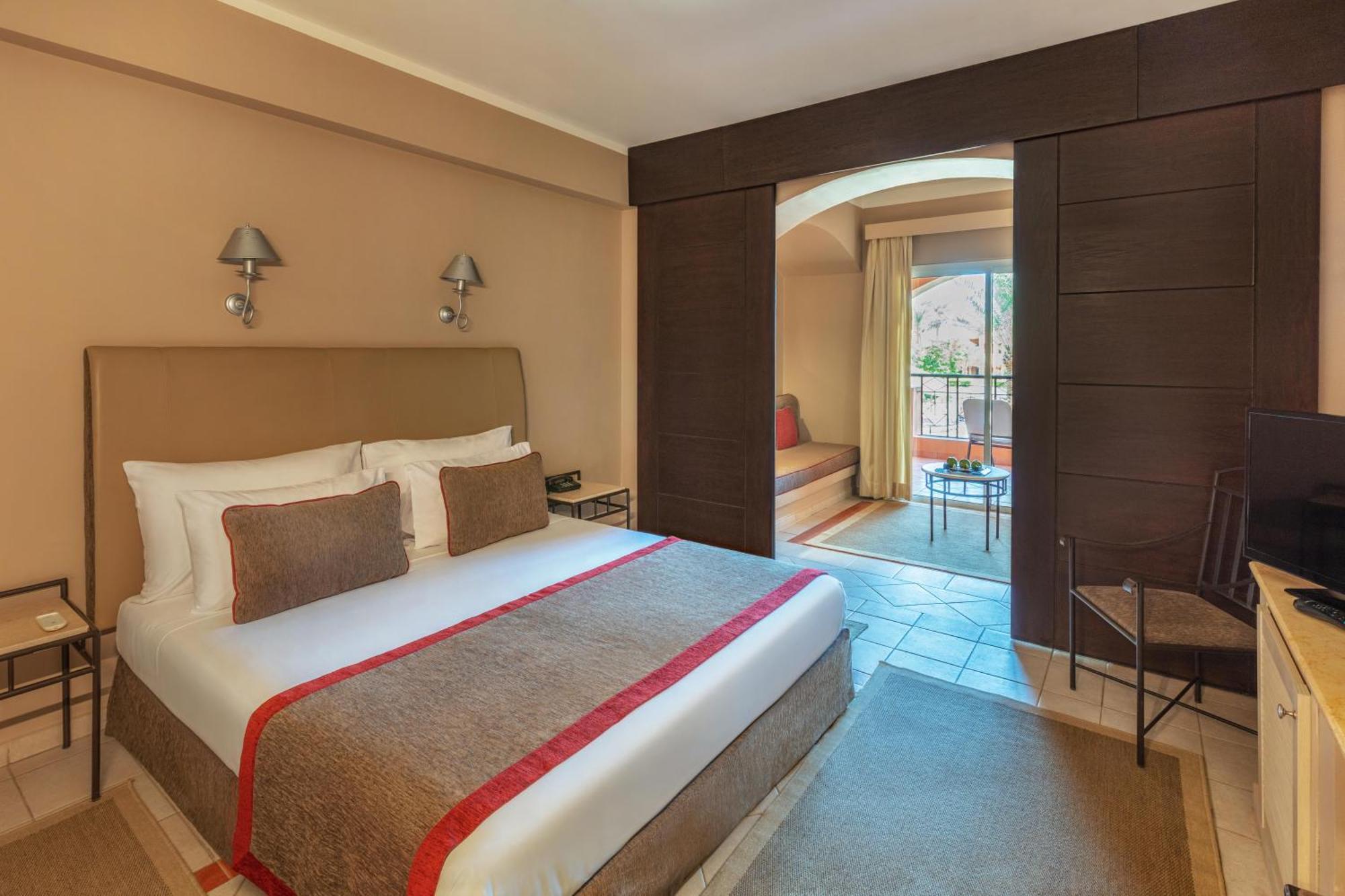 Deluxe Family Queen or Twin Bed Pool View,1694532340:JPEG