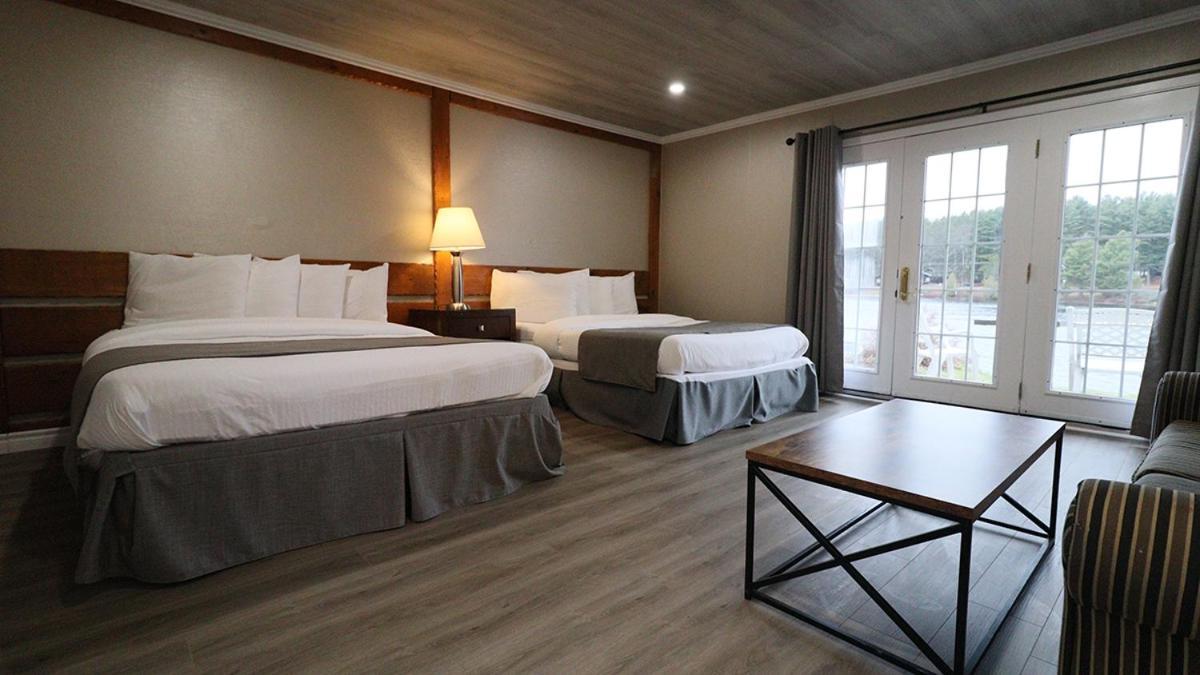 Family Room with 2 Queen Beds (Lake View)