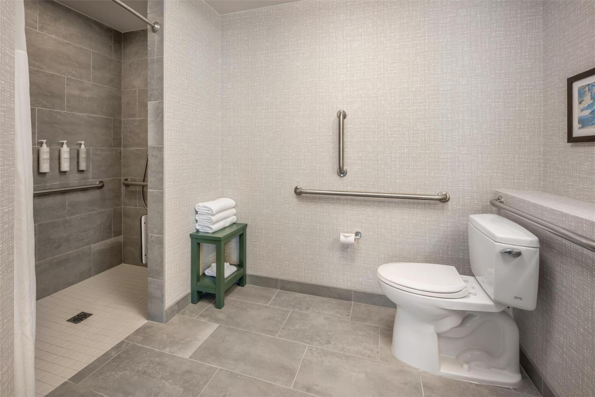 King Studio Roll Shower Mobility Hearing Access or Non-Smoking