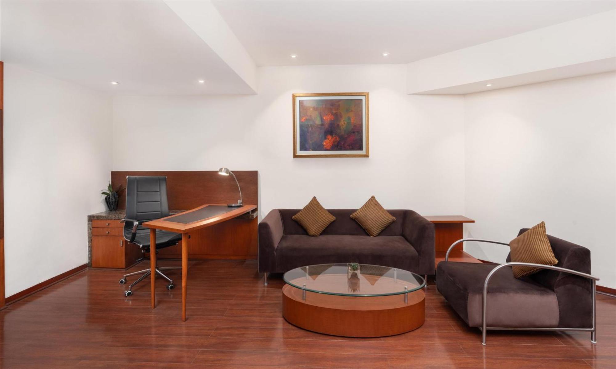 Deluxe Suite with Happy Hours 01:00 PM to 06:00 PM 1+1, Airport Transfers, 20% Discount on Food & Beverage and Free Pick up and drop to Worldmark Aerocity (subject to car availability)