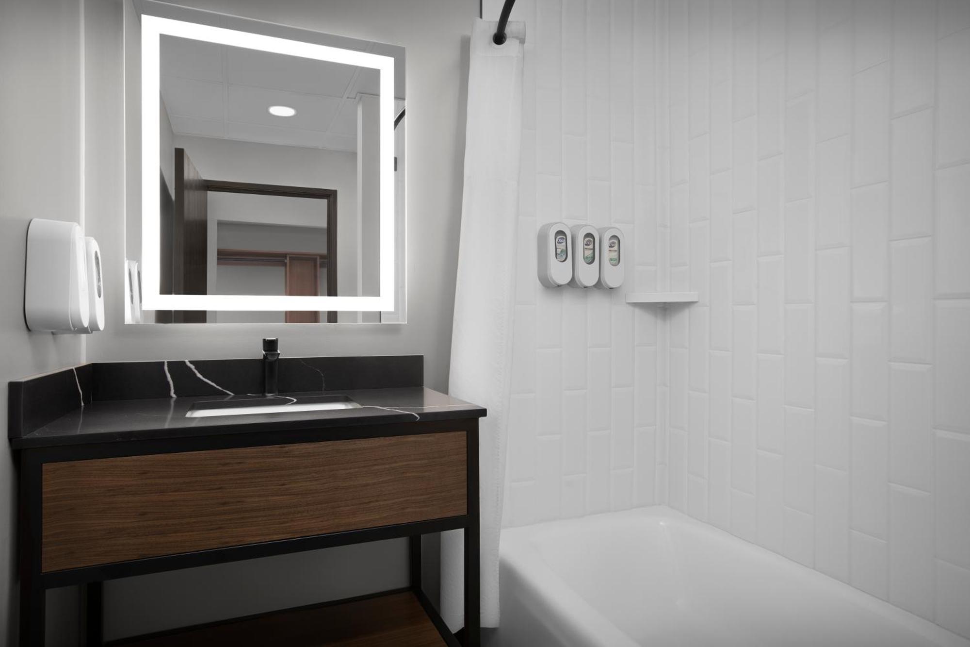 One-Bedroom King Suite
