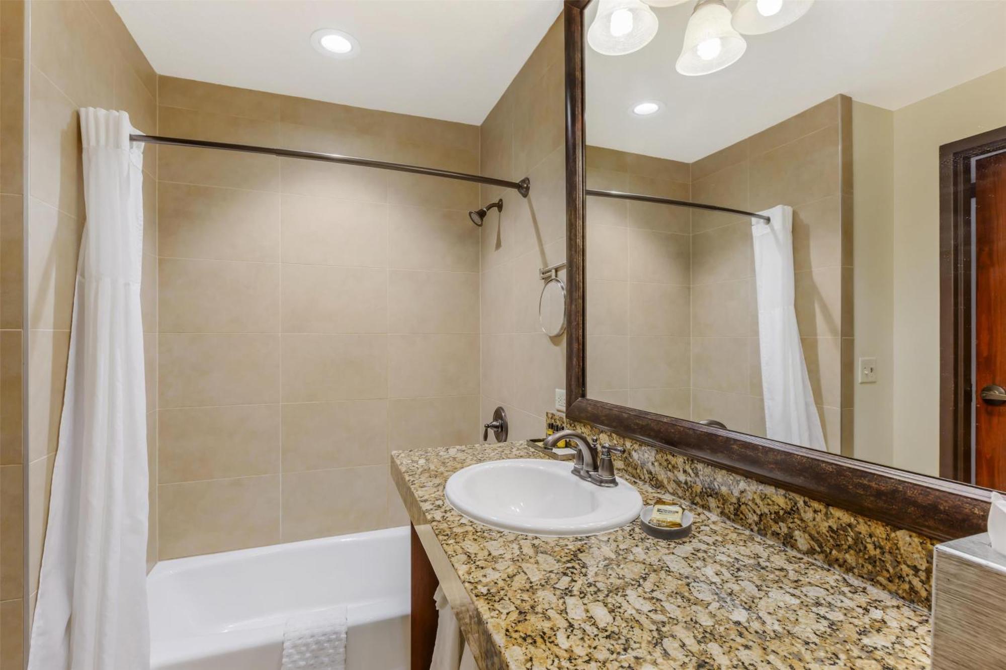 Queen Room Two Queen Beds Bath Tub Disability Access or Non-Smoking,1697837571:JPEG