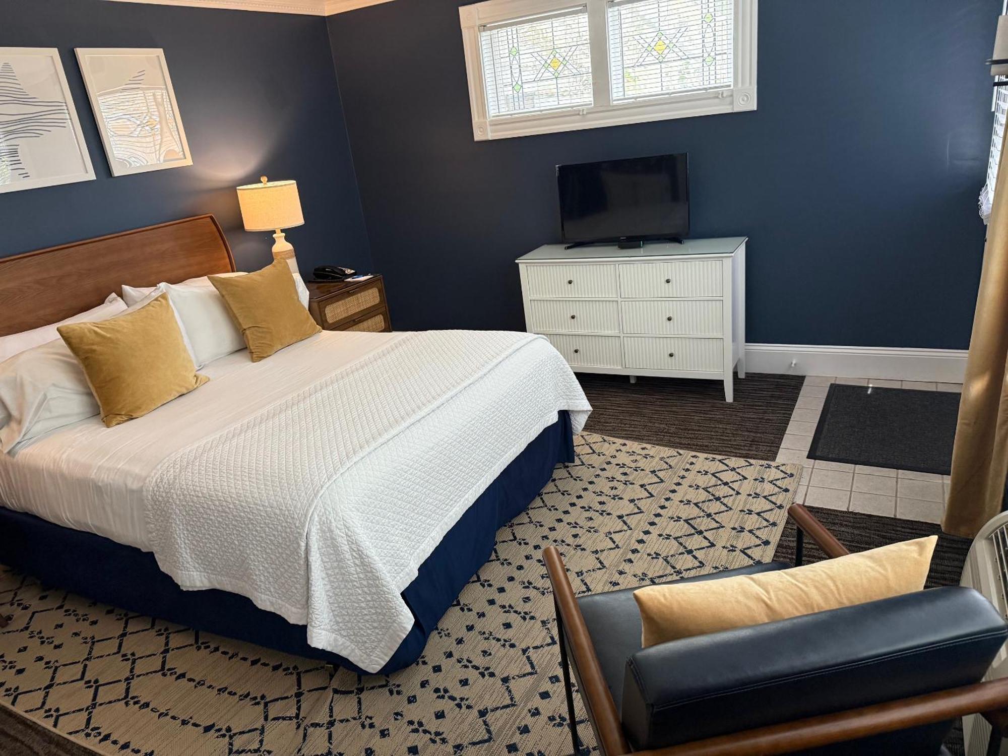 Deluxe Queen Room