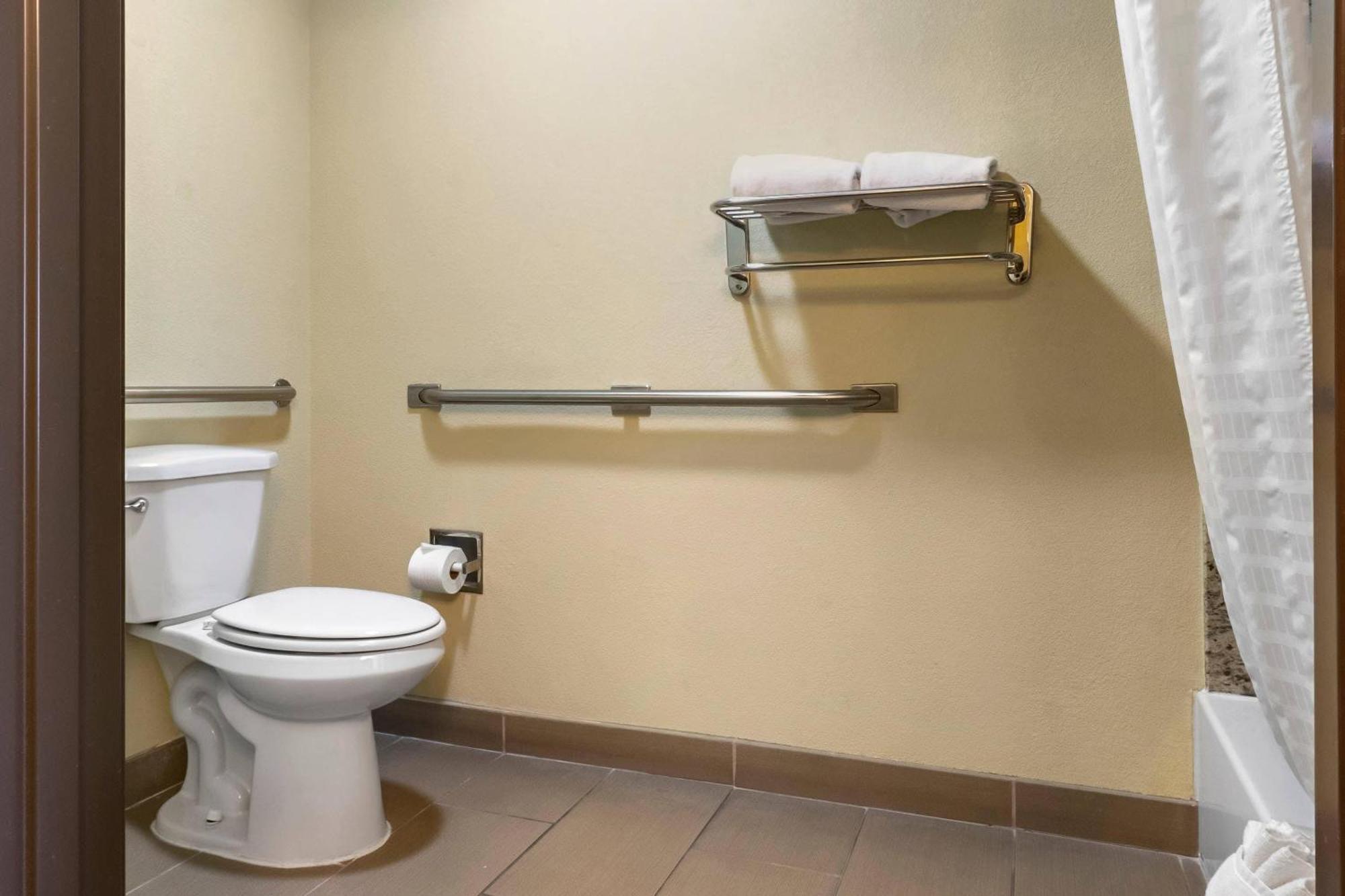 Queen Room - Disability Access/Non-Smoking