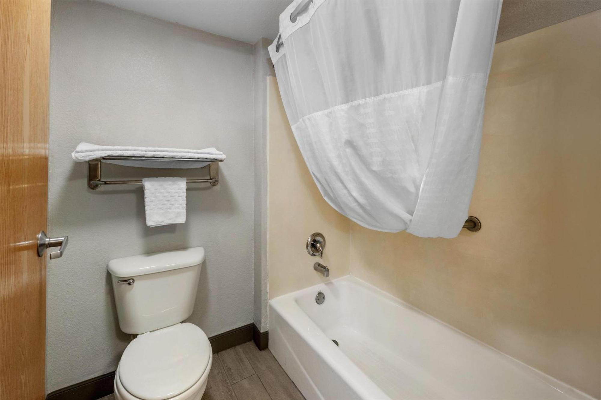 King Suite with Jetted Tub - Non-Smoking