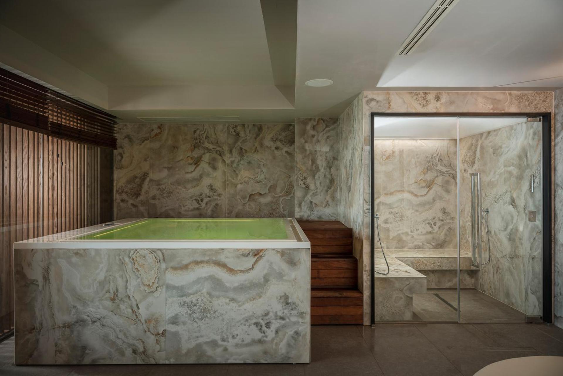 Single Room City View Spa Access
