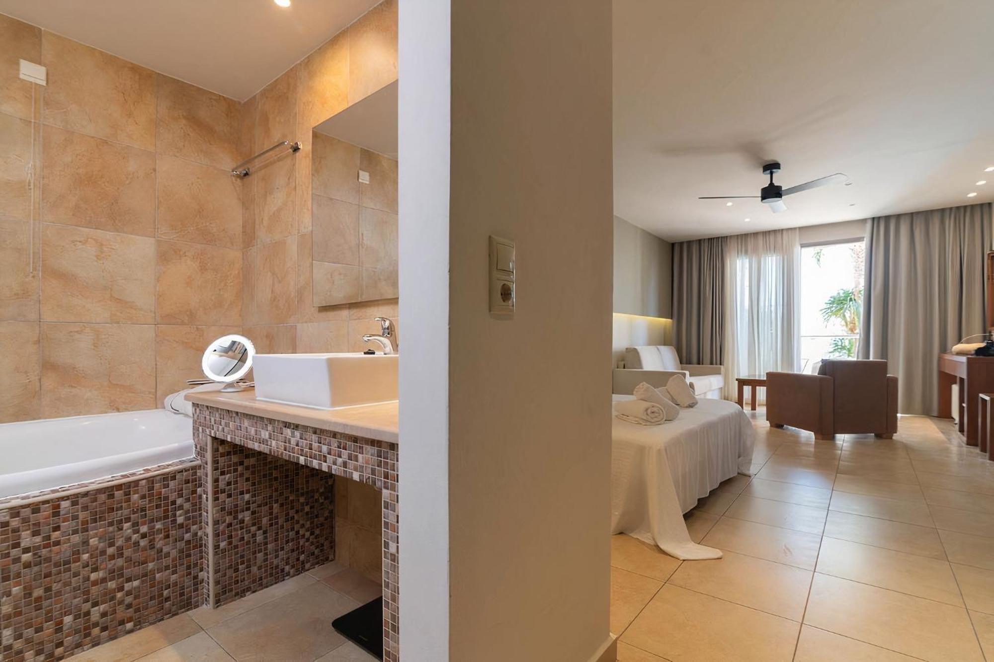 Junior Suite with Pool View