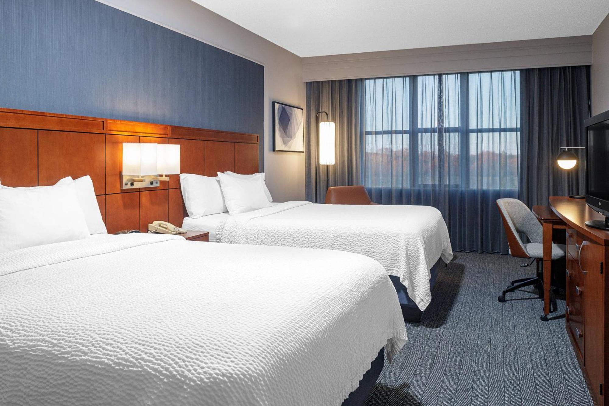 Queen Room with Two Queen Beds and Bathtub - Mobility Access/Hearing Accessible