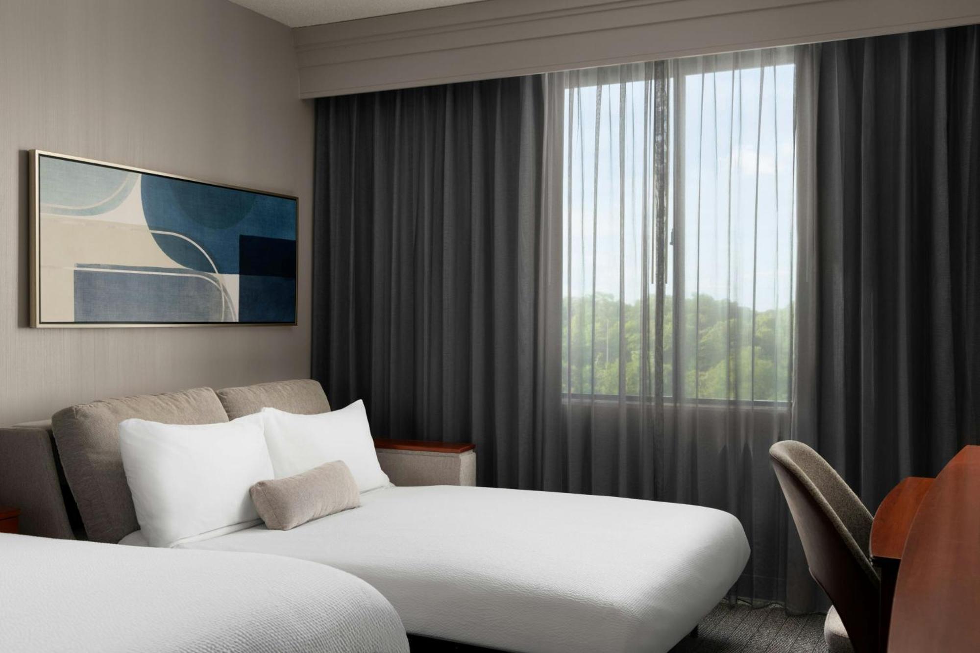 King Room with Roll-In Shower - Mobility Access/Hearing Accessible