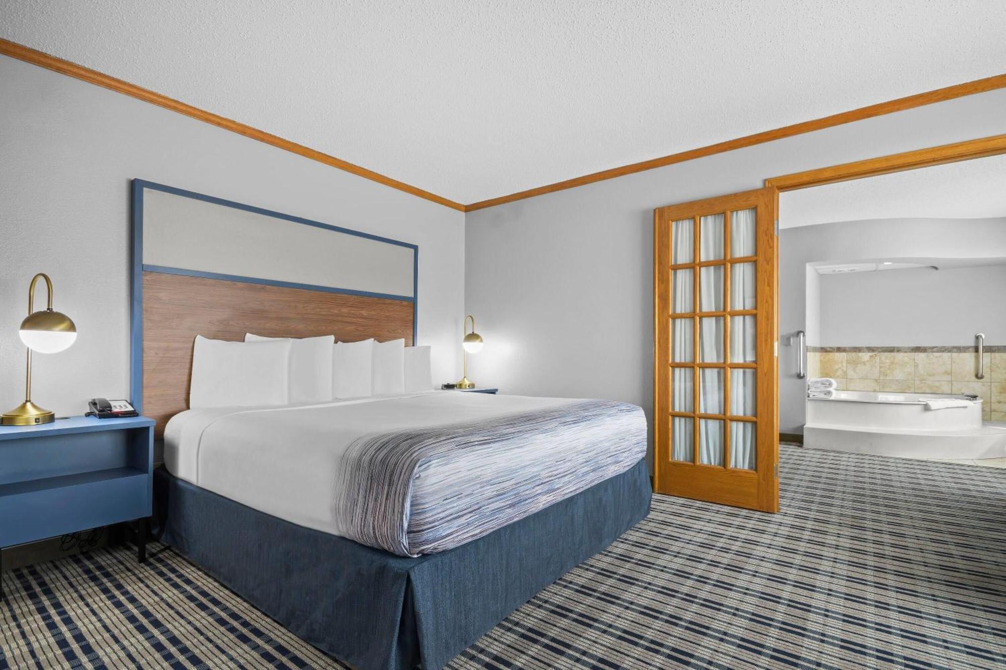 Superior One Bedroom King Suite - Non-Smoking