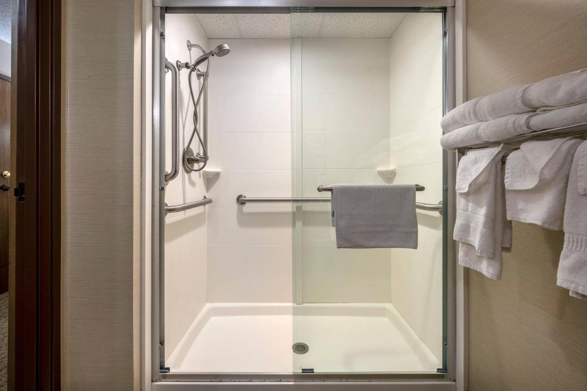 Queen Room with Two Queen Beds and  Roll-in-Shower - Accessible/Non-Smoking