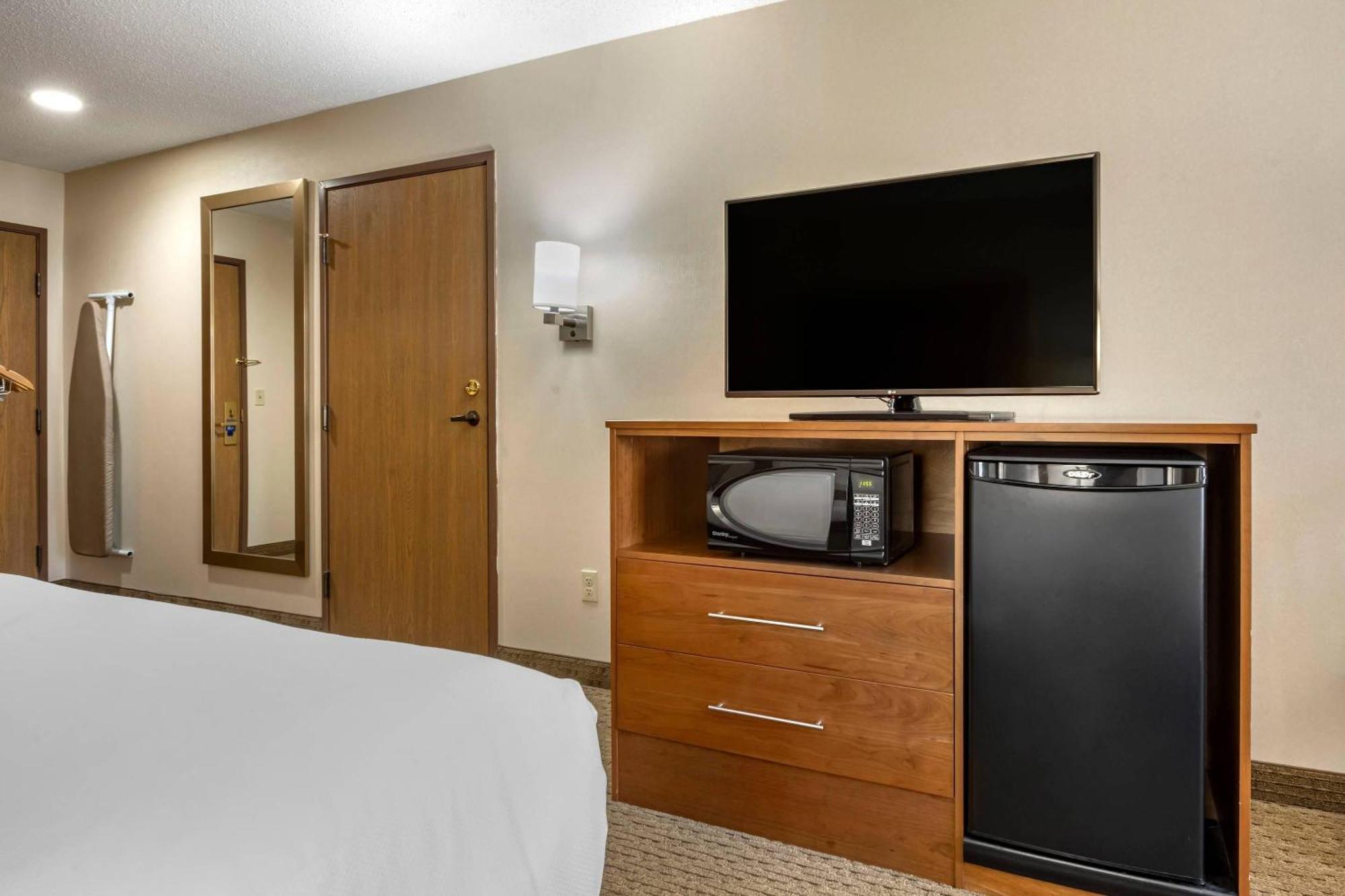 Queen Room with Two Queen Beds with Accessible Tub - Accessible/Non-Smoking