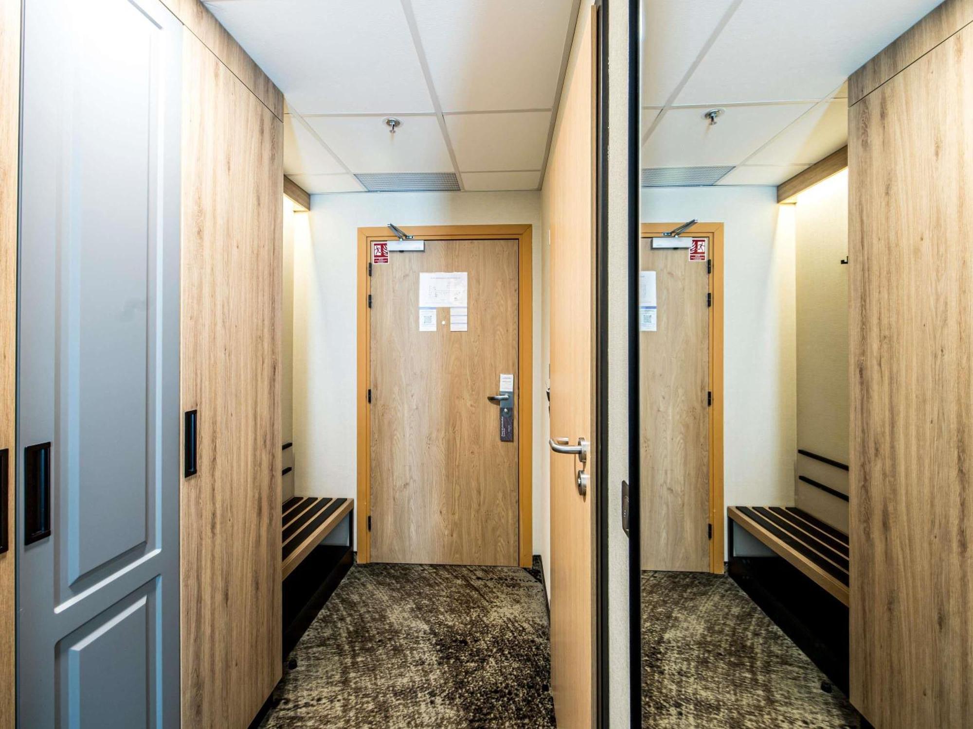 Classic Room newly renovated with double bed and City or Cathedral View