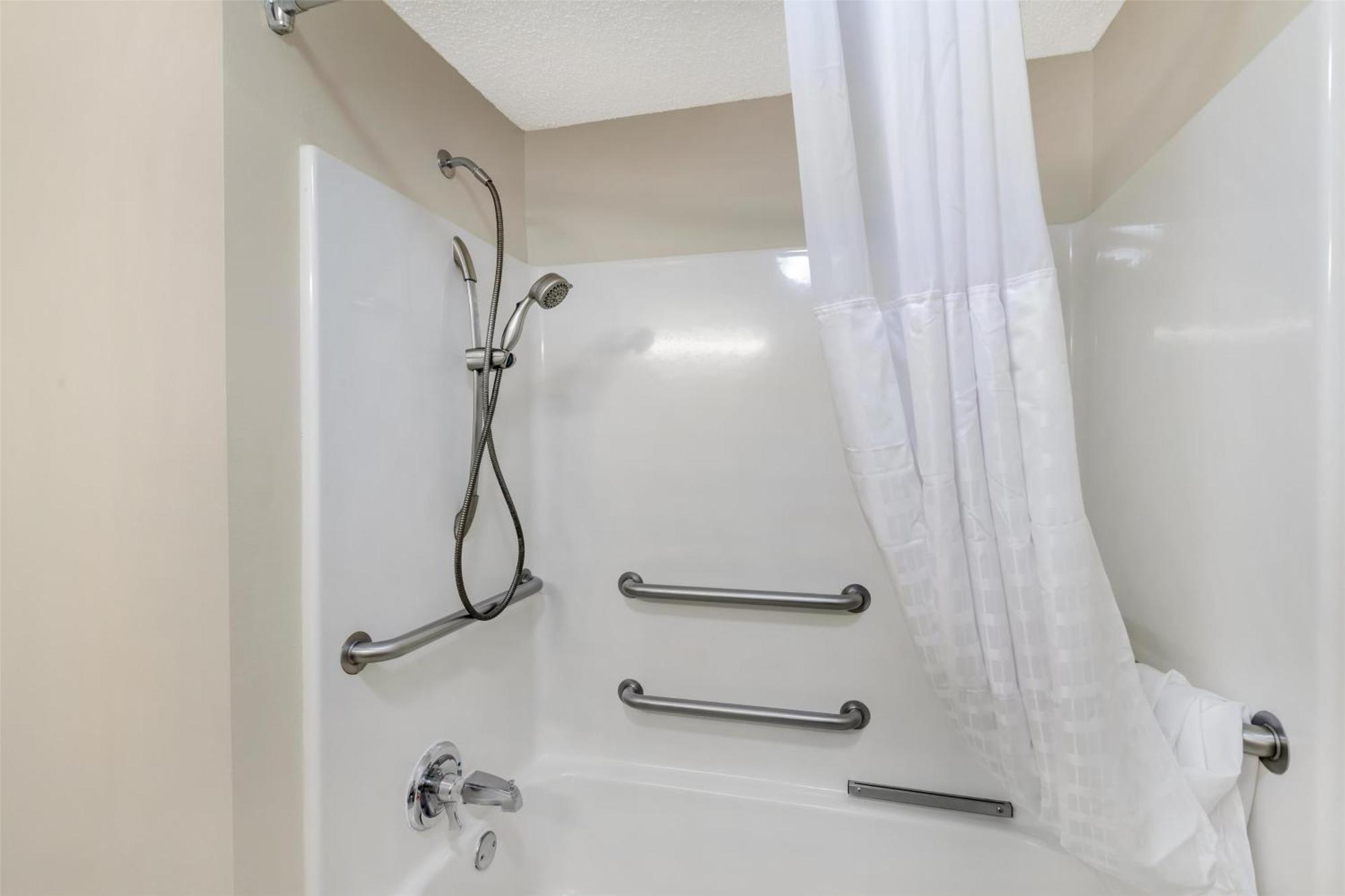 King Suite - Disability Access/Non-Smoking