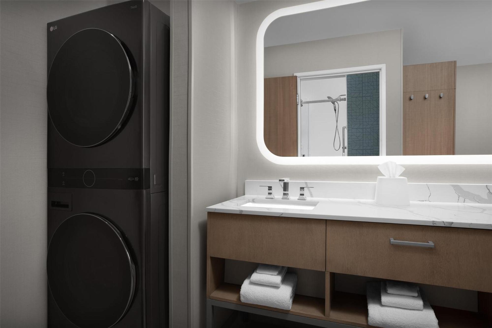 One-Bedroom King Suite