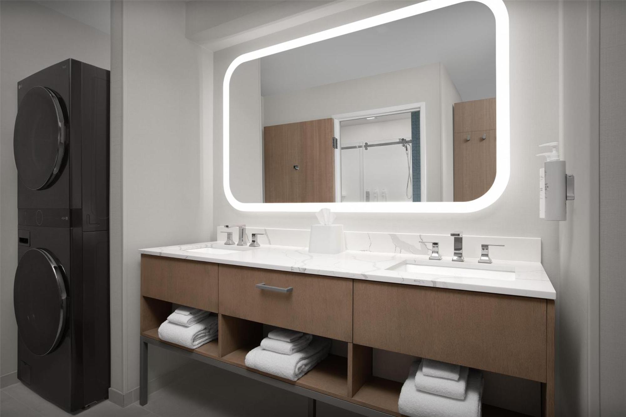 One-Bedroom King Suite