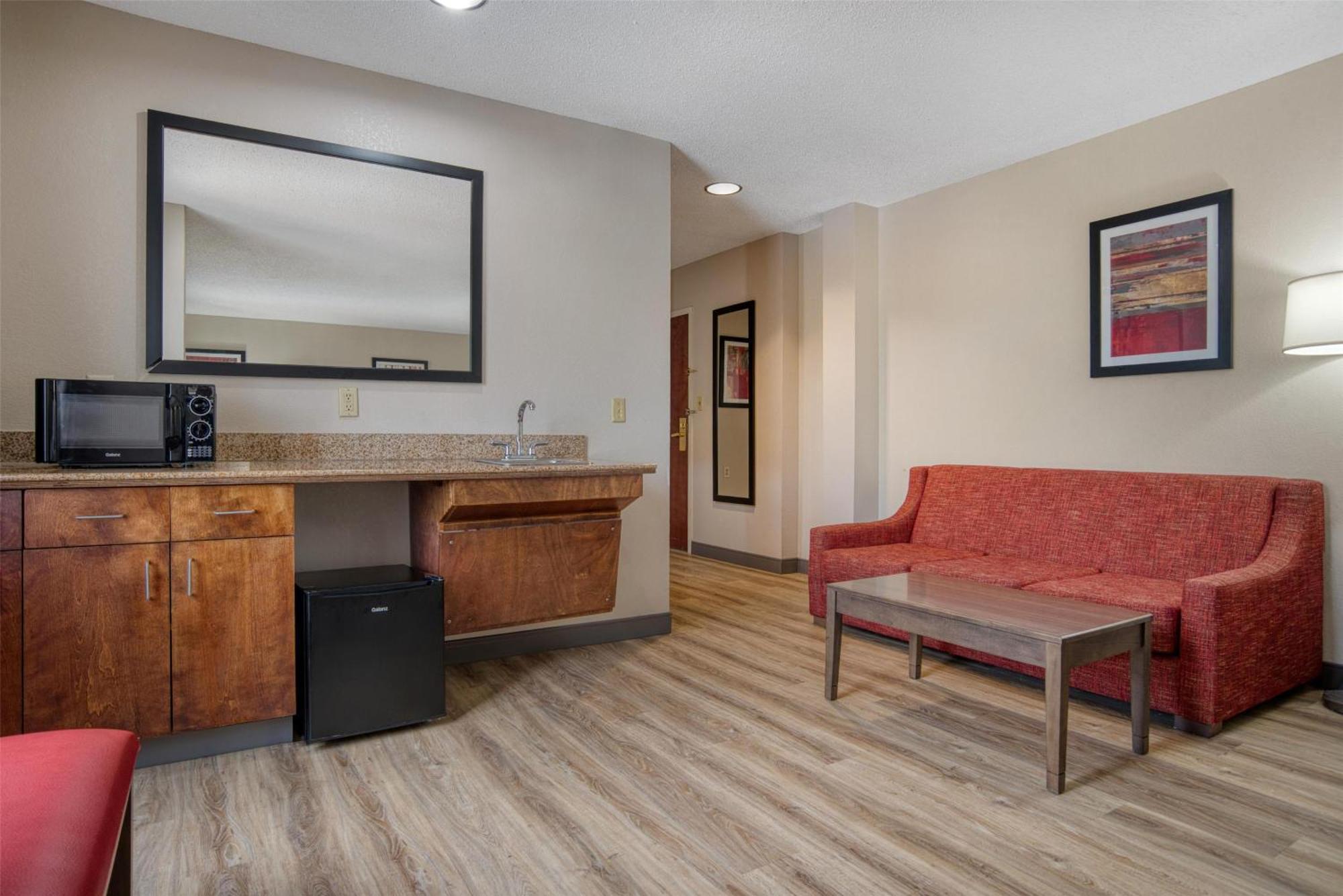 Queen Suite with Two Queen Beds and Bath Tub - Disability Access