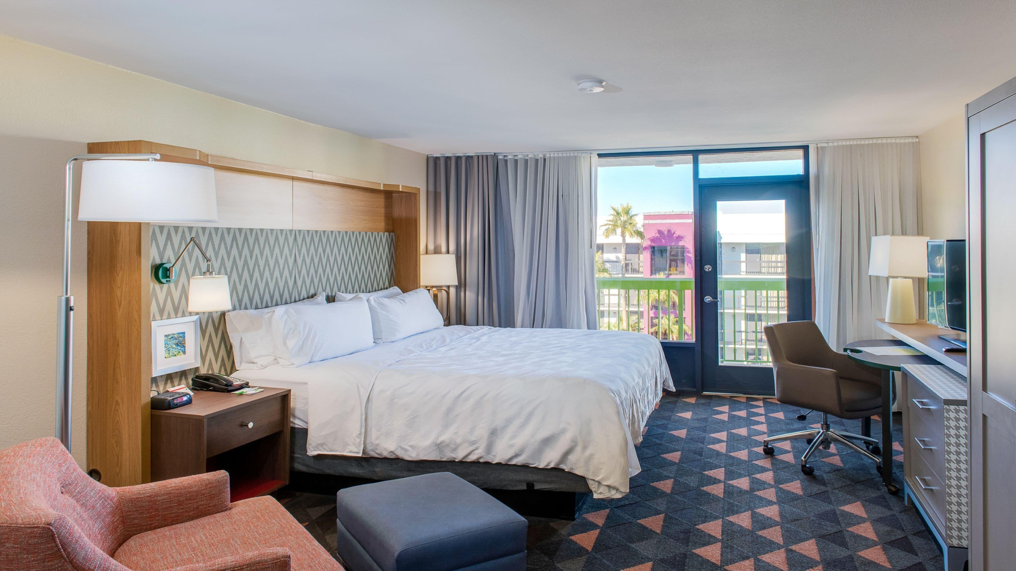 Premium King Room with Balcony and Pool View