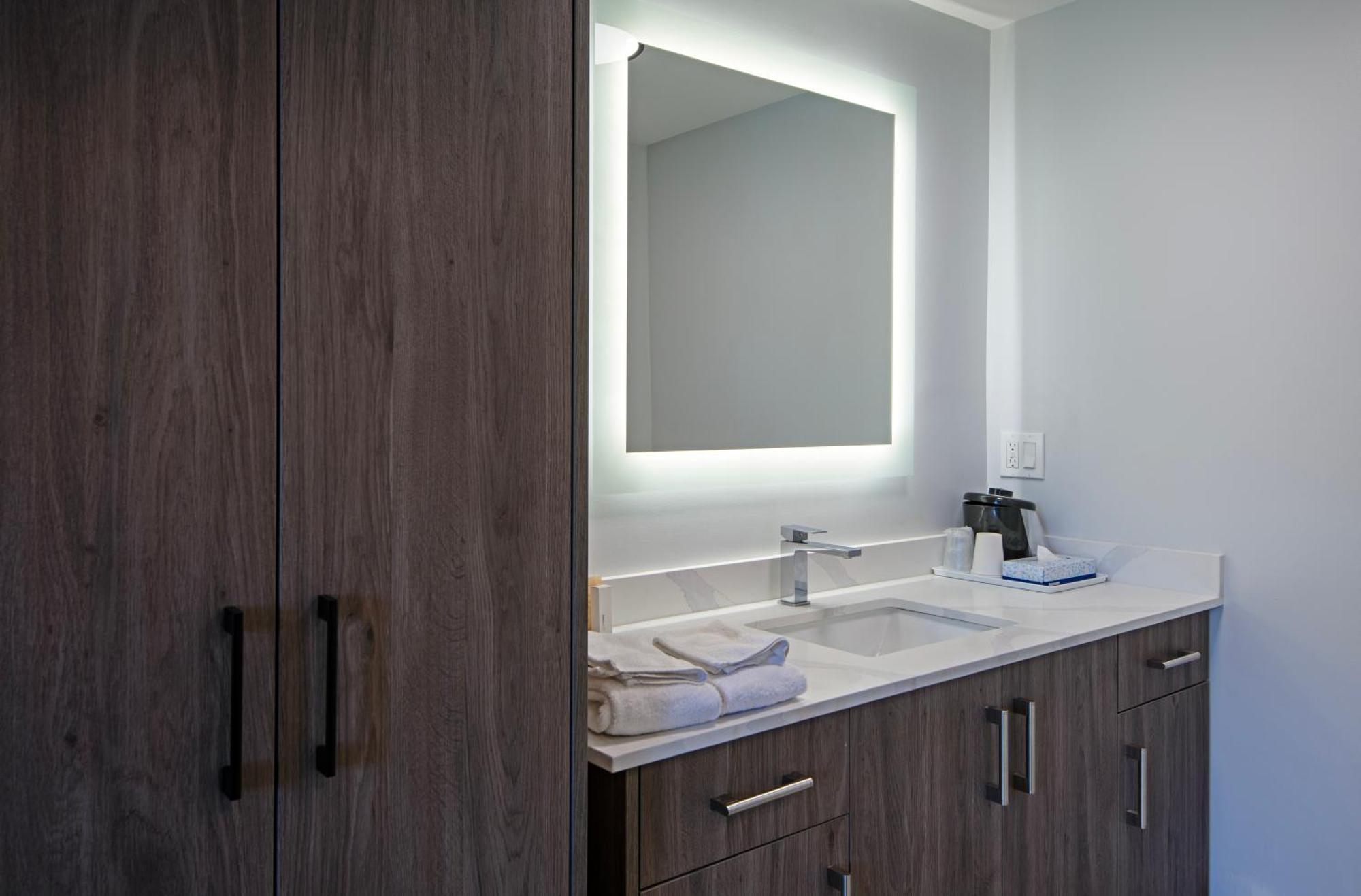 Queen Room with Kitchenette