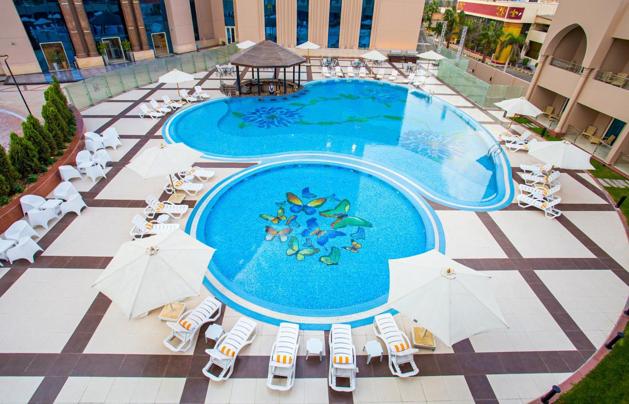 Standard Queen Room Pool View