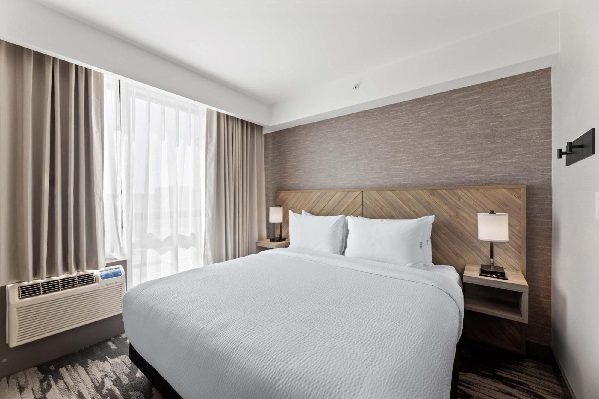 Grand Suite, 1 King Bed, Sofa Bed, Kitchen
