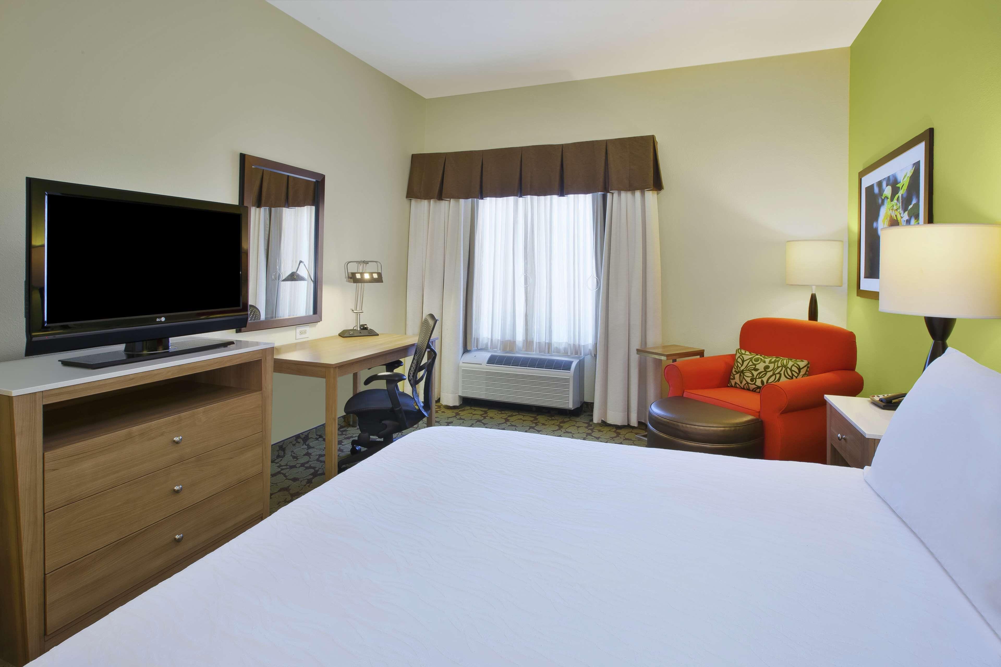 Deluxe King Room Lake View