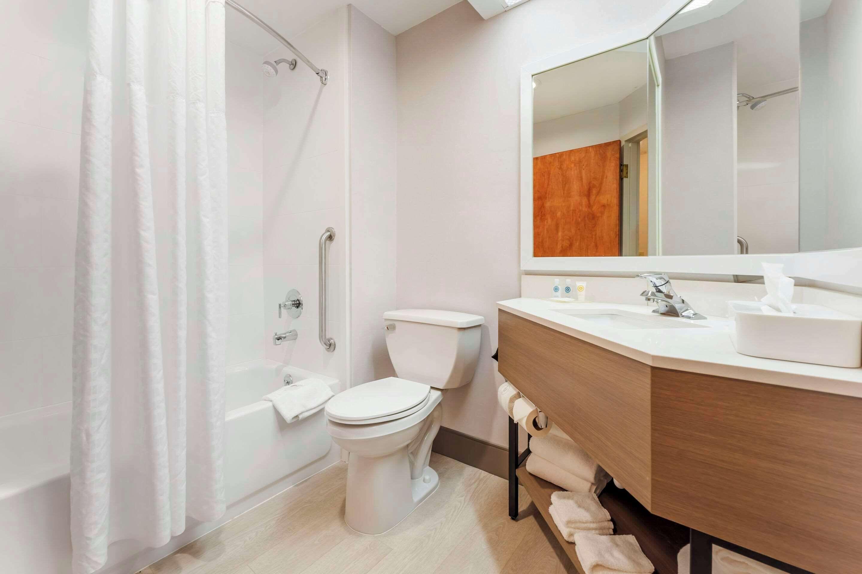 1 Bedroom Suite with 2 Queen Beds - Non-Smoking