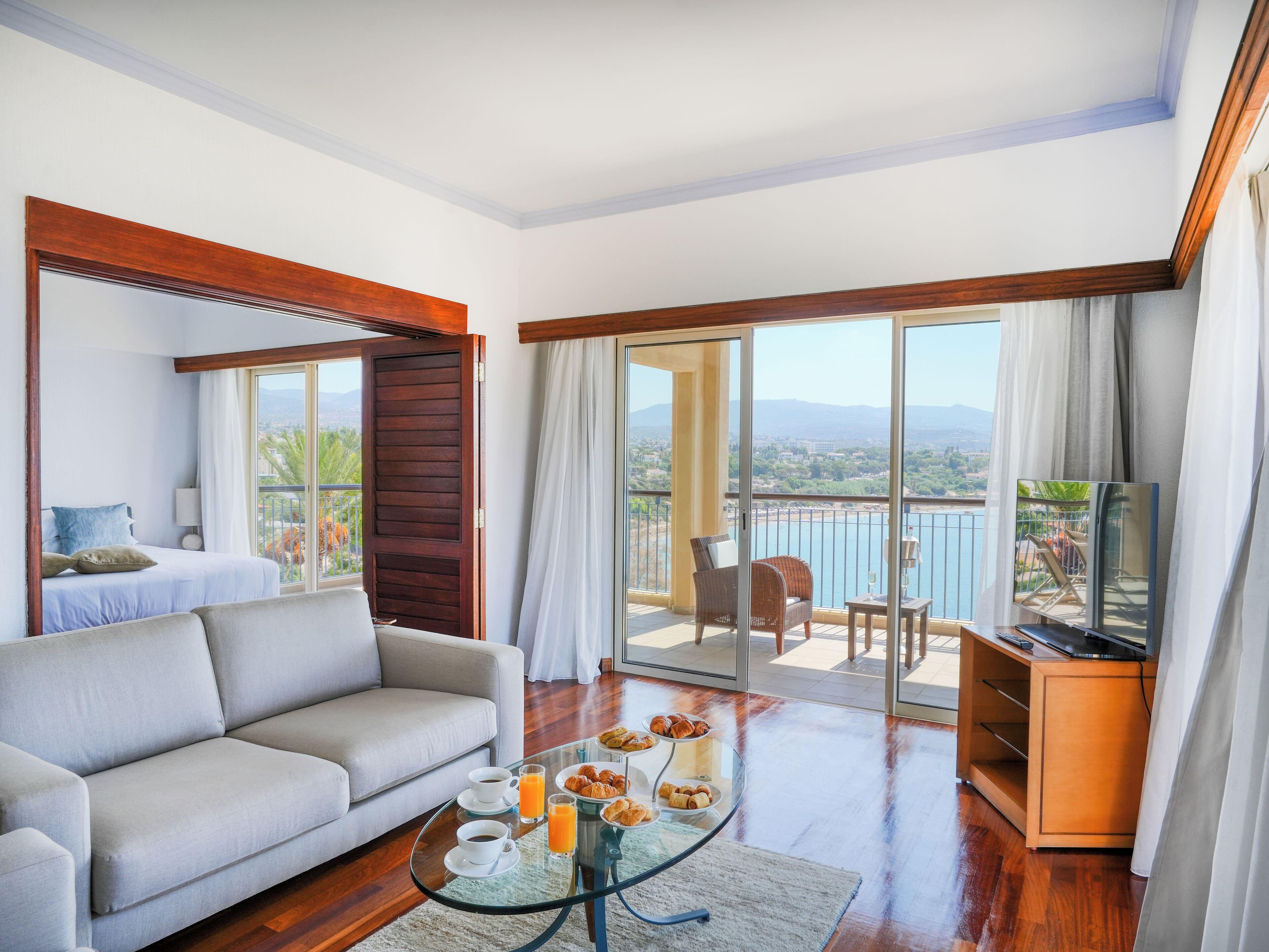 One-Bedroom Suite Sea View