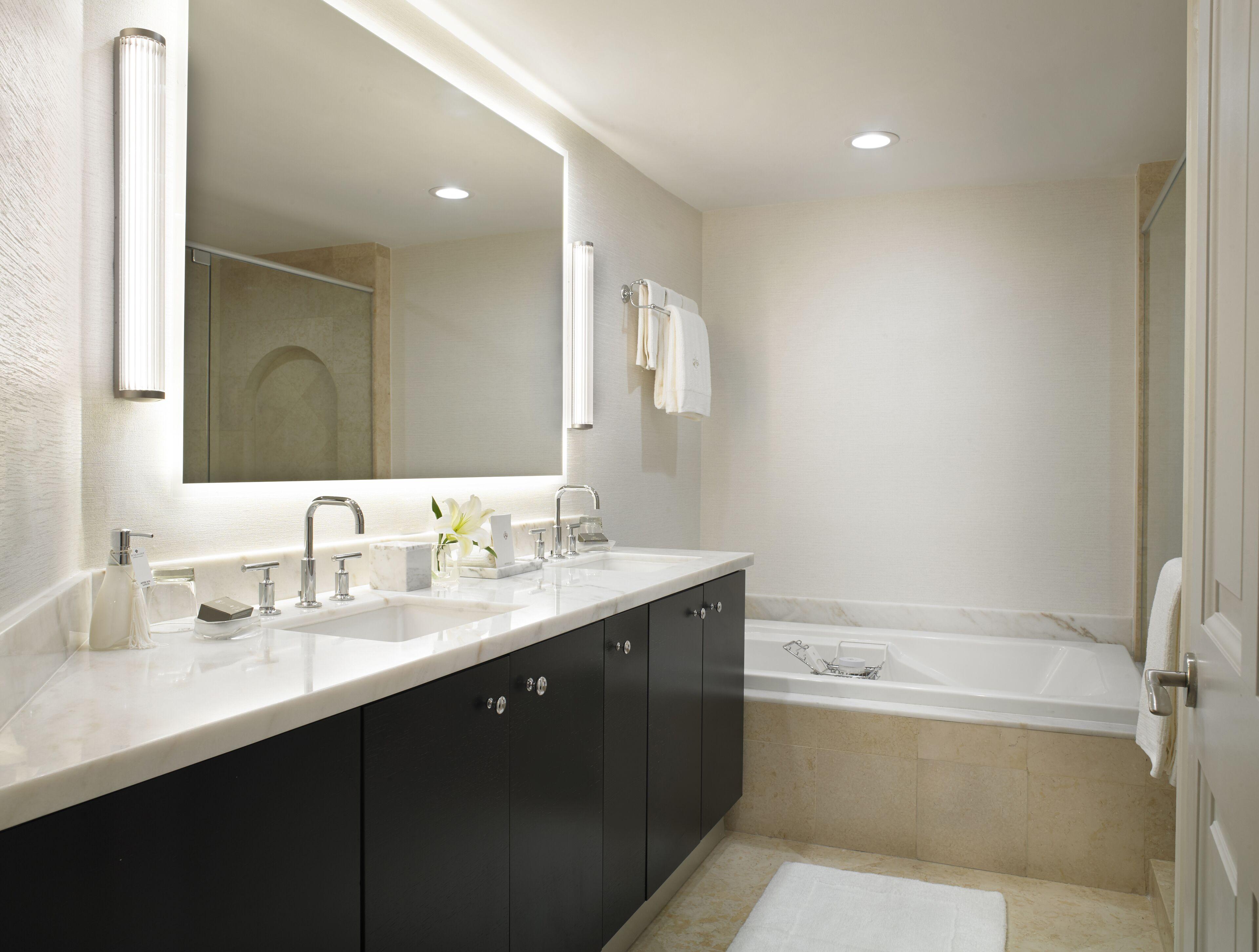 Quarto com Cama King-size e Vista da Cidade