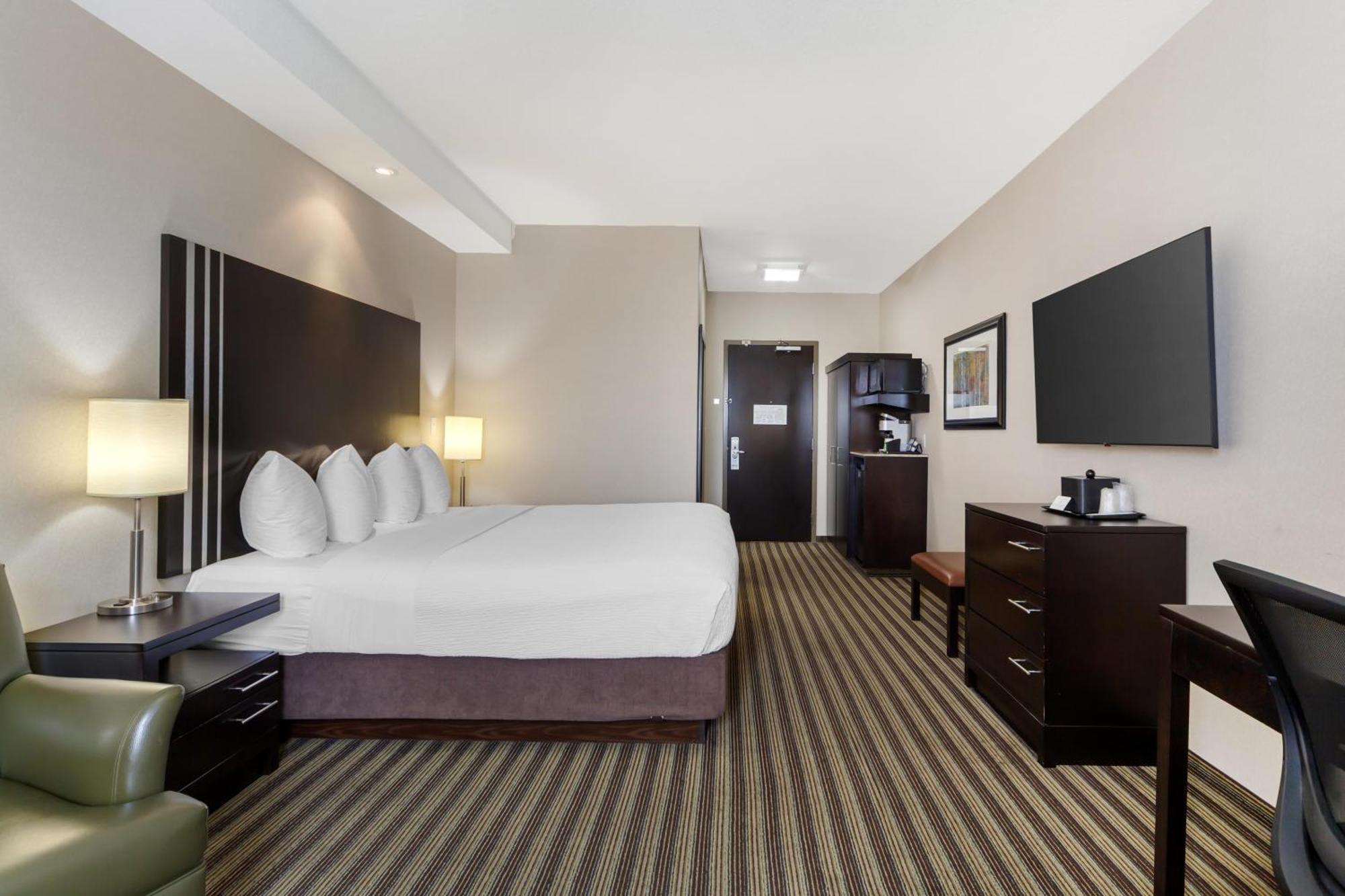 Junior King Suite - Non-Smoking