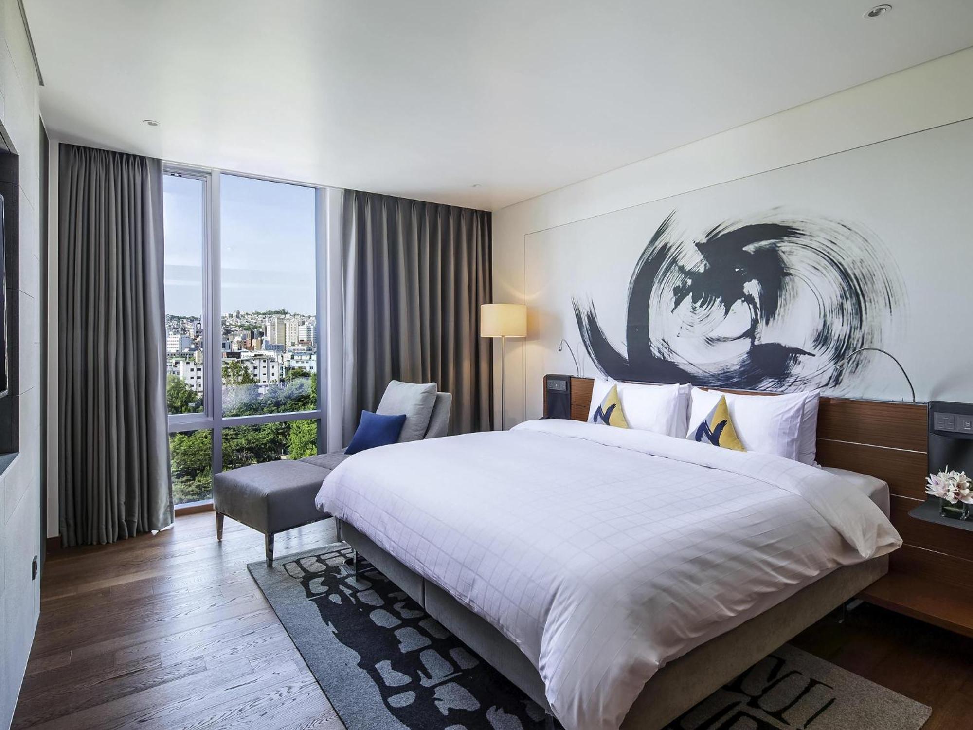 Premier One-Bedroom King Residence
