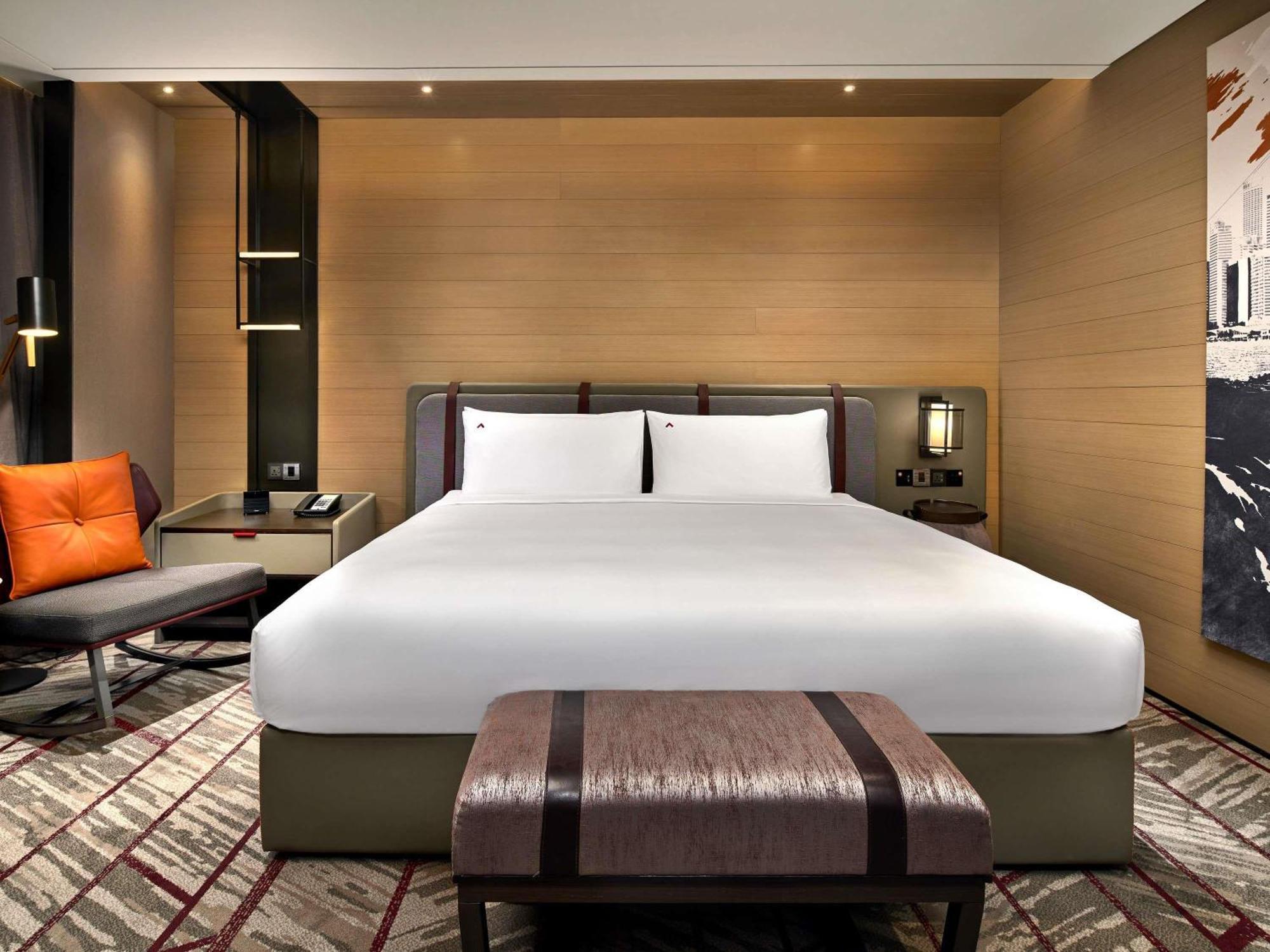 Alojamiento Premier con cama extragrande, balcón y vistas a la ciudad