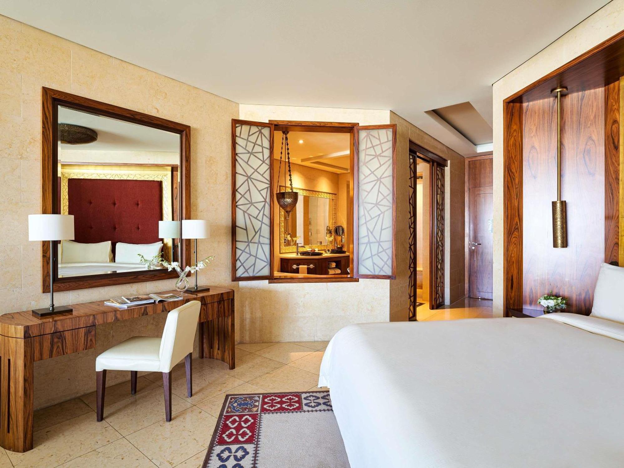 Raffles Club Room with Terrace & Club Lounge Access- including Daily Breakfast, Evening Drinks & Canapes,1716990643:JPEG