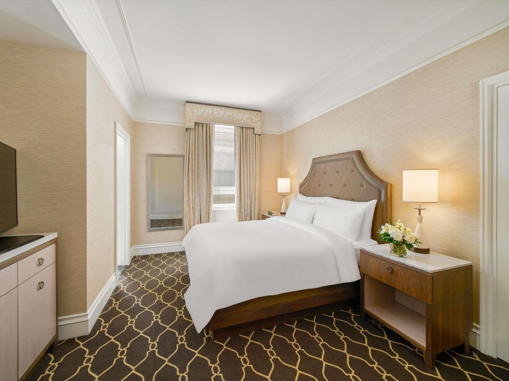 Queen Room with City or Courtyard View