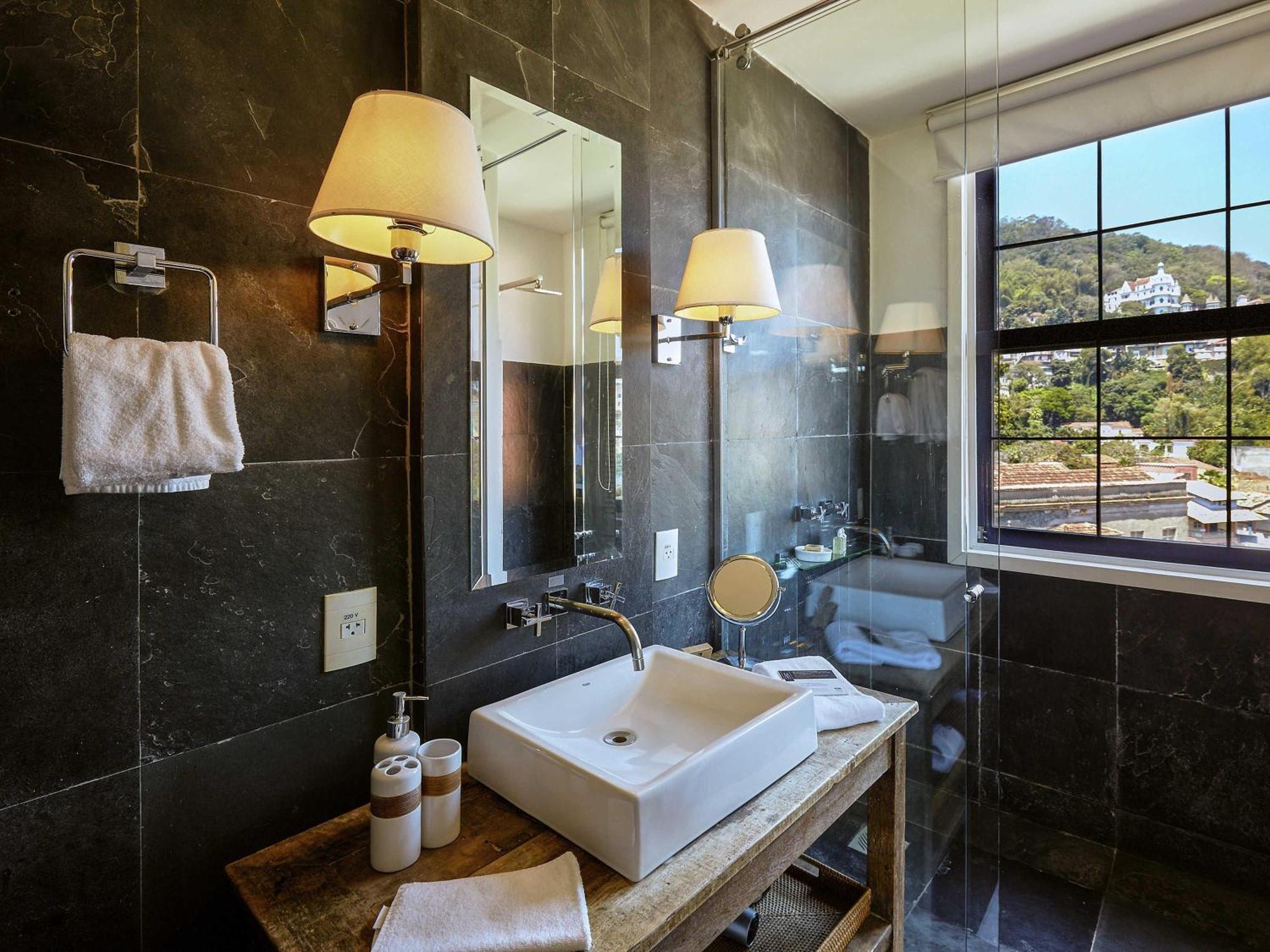 Deluxe King Room Bathtub Garden View,1742625129:JPEG