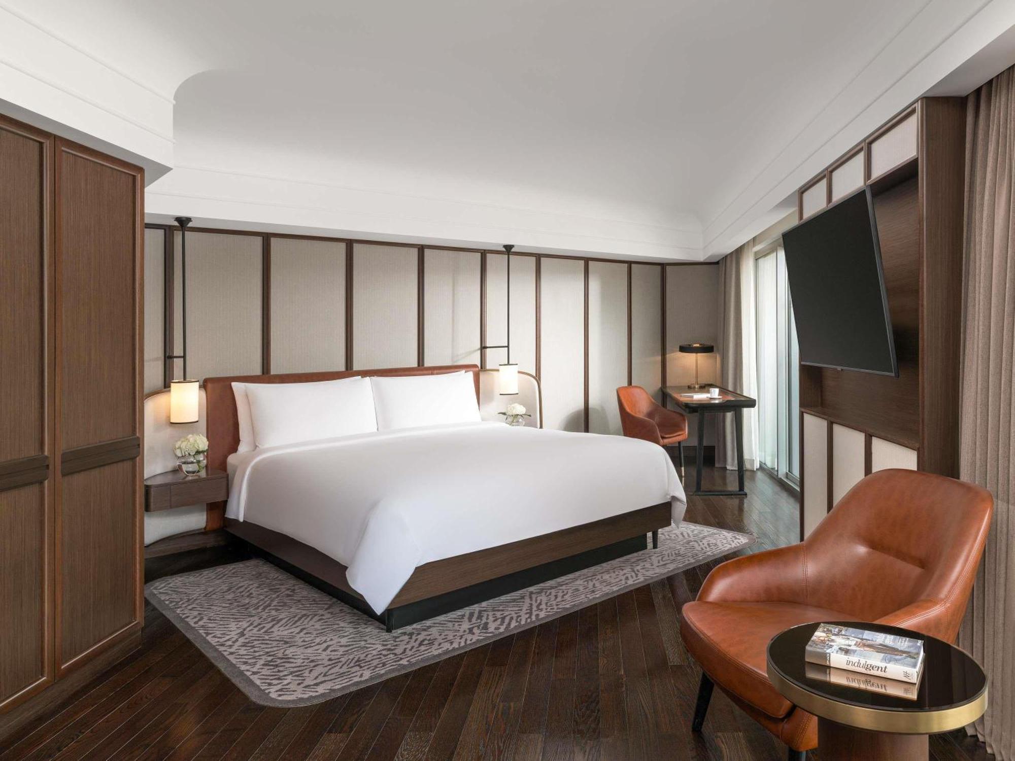 Signature Suite Salon mit 1 Kingsize-Bett, 2 Balkonen und separater Lounge