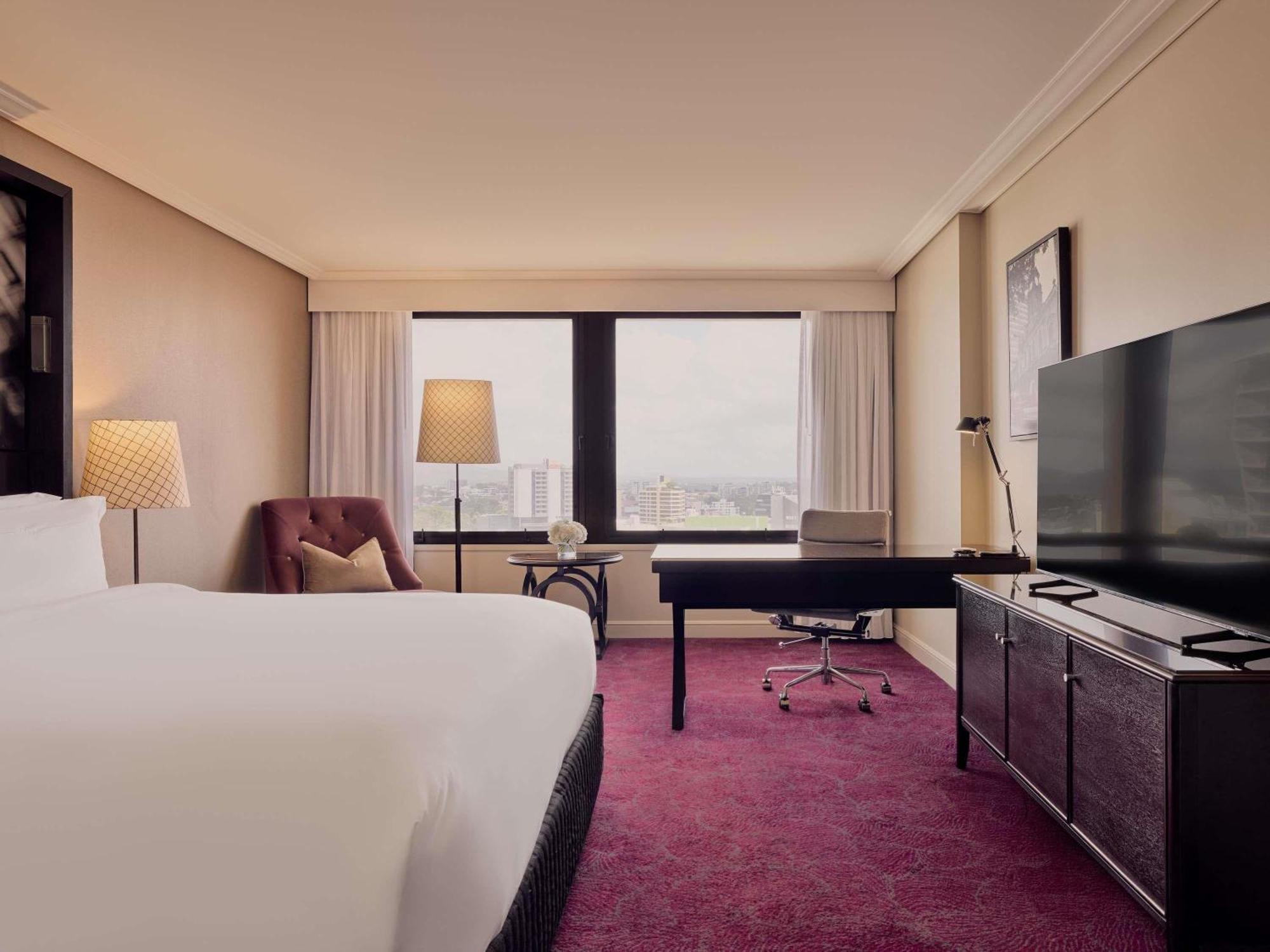 LUXURY ROOM King Bed, High Floor