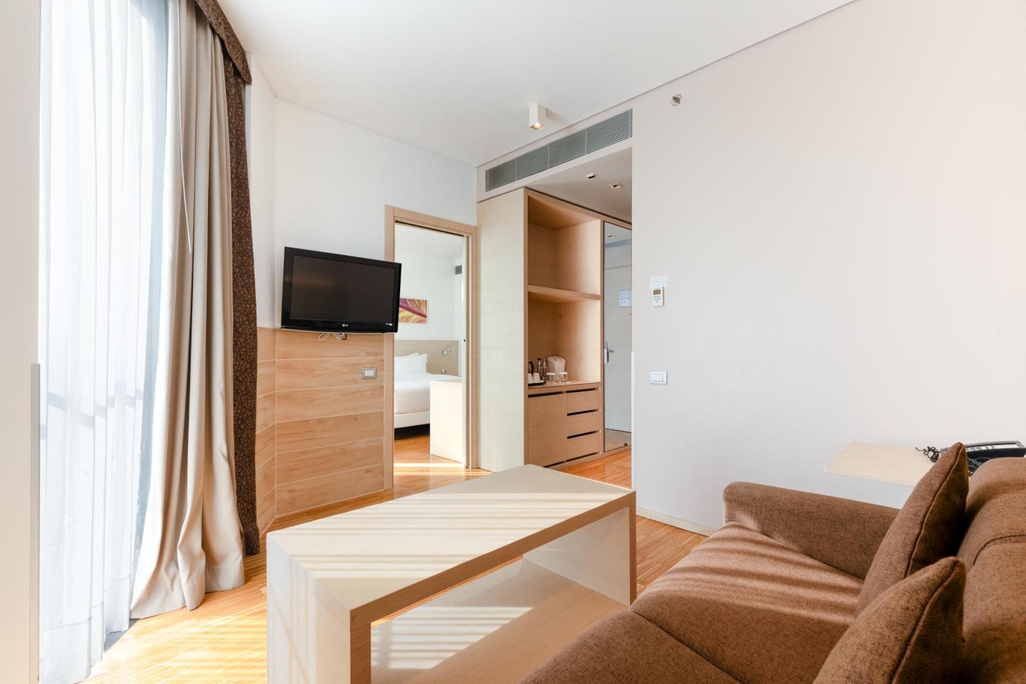 Corner King Suite
