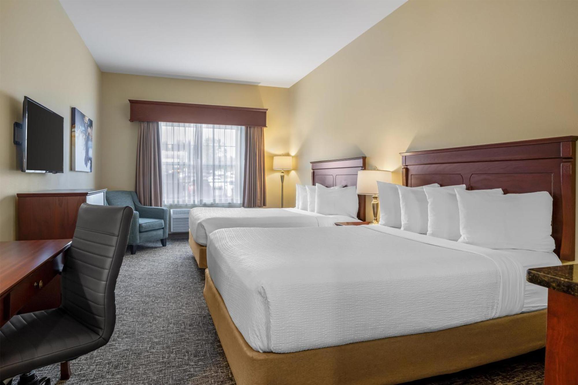Queen Room with Two Queen Beds and Kitchenette