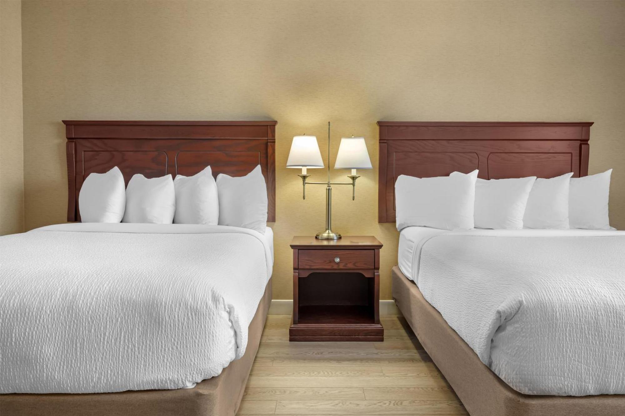 Queen Suite with Two Queen Beds - Non-Smoking