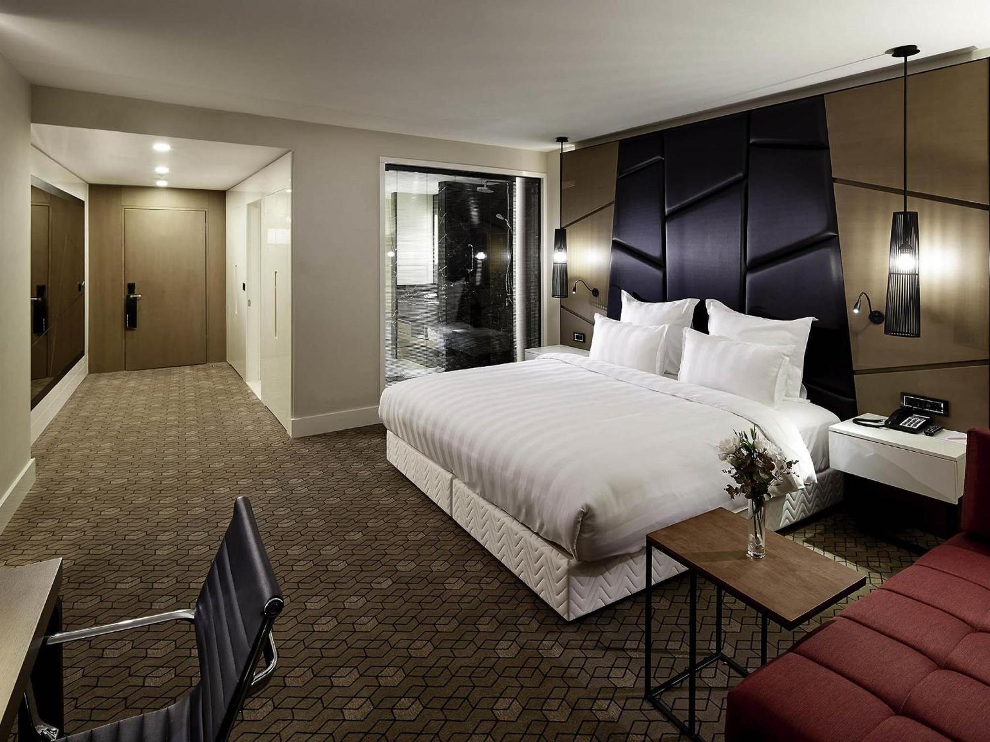 Executive Room with King Bed - Lounge Access