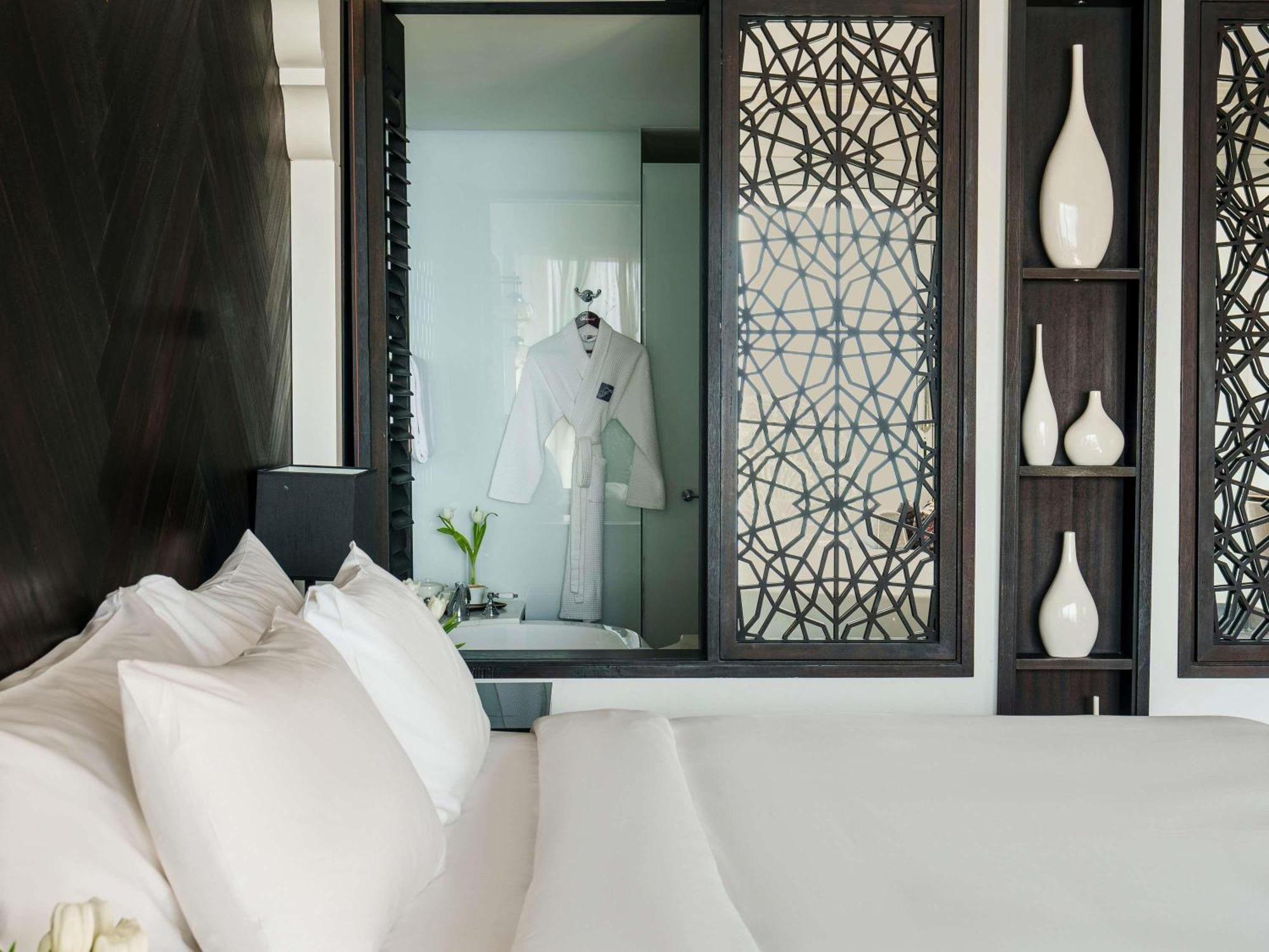 Deluxe King Room with Ocean View
