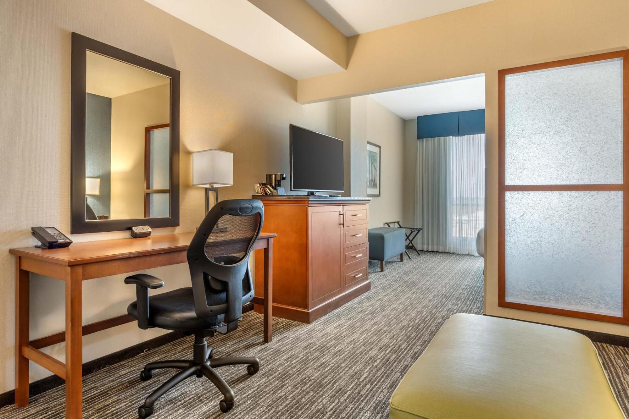 Deluxe King Room with Sofa Sleeper