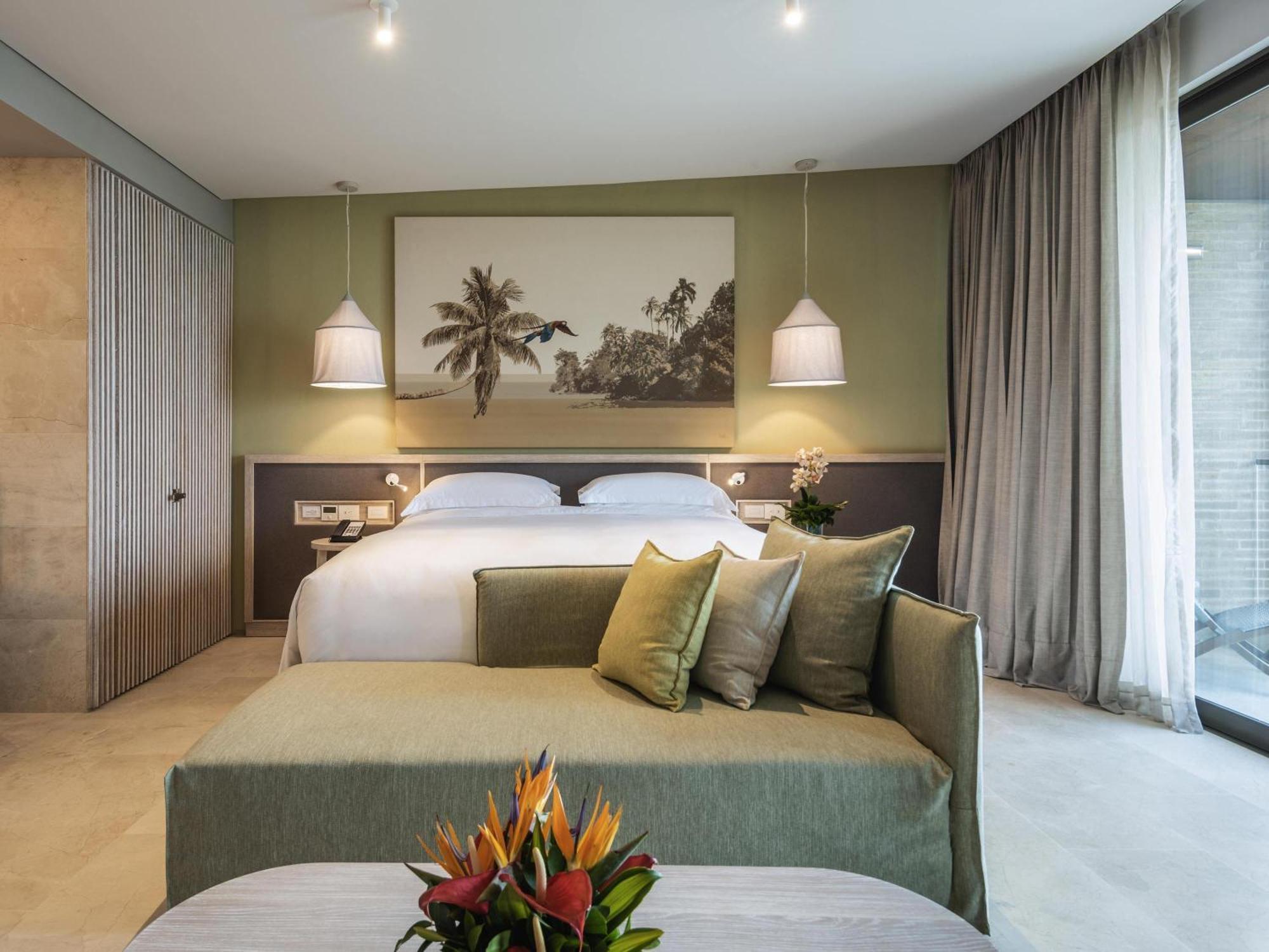 Junior King Suite - Beach Front