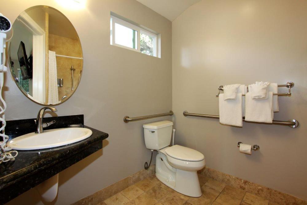 Queen Room with Two Queen Beds - Disability Access